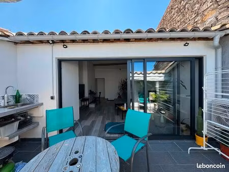 maison en pierre neuve avec garage et terrasse