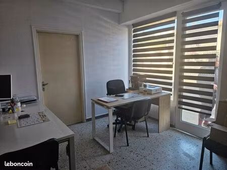 local commercial - 30m2 - forte visibilité - rénovation en cours