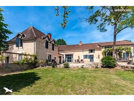 maison 9 pièces 345 m²