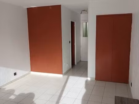 studio 26m2 avec balcon et place de parking proche centre