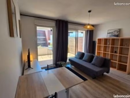 t1 bis meublé lumineux – terrasse 14 m² + place parking souterrain sécurisé – la rochelle