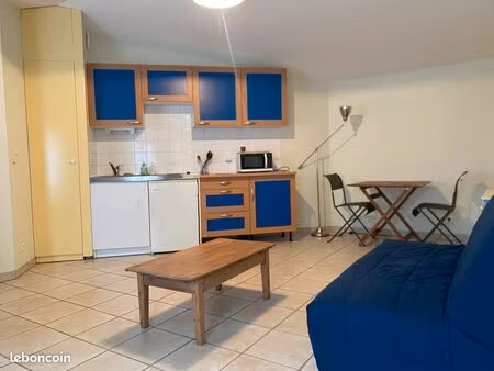 un studio ensoleillé au calme