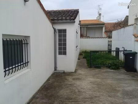 loue maison 2 pièces proche haras saintes