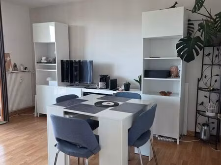 bel appartement f4 lumineux de 80 m² – dans un écrin de verdure -sans box
