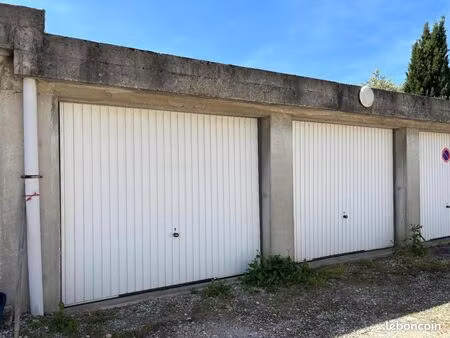 parking bourg de peage