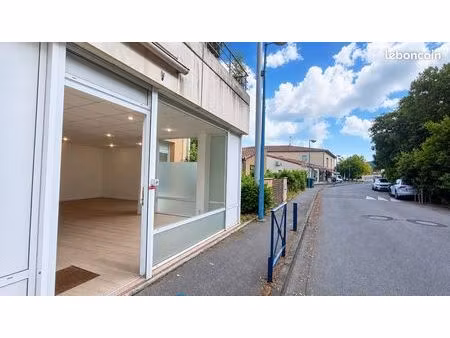 local commercial ou professionnel centre castelginest