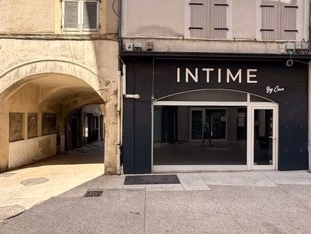 local commercial avec un bon emplacement