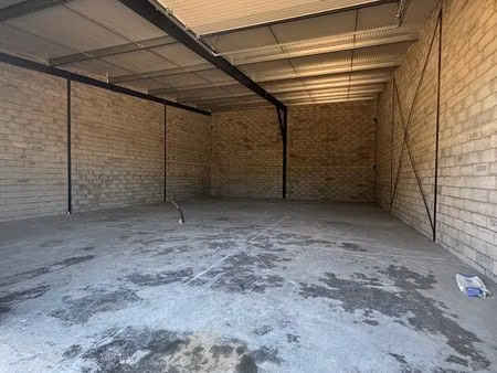 local professionnel entrepôt + bureau