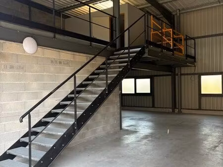loue local d’activité 180m2