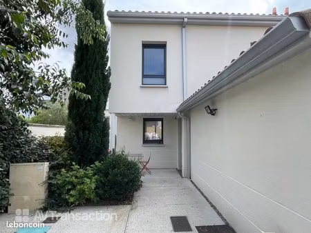 villa récente t4 au calme