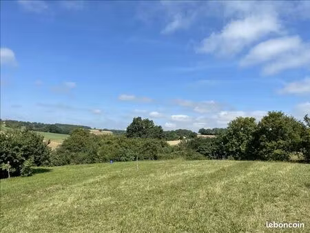terrain 2 308 m² fleurance