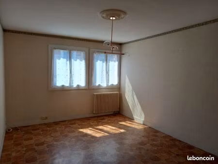 t3 de 60m² + garage + cave à mussidan centre