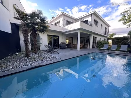 maison 7 pièces 249 m²