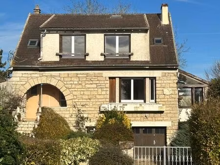 maison de caractère  5 pièces  sur grand terrain arboré 1260m2