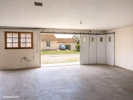 t3 de 70 m² à aménager avec extérieur privatif et 2 parkings