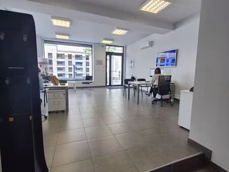 local professionnel 119 m2