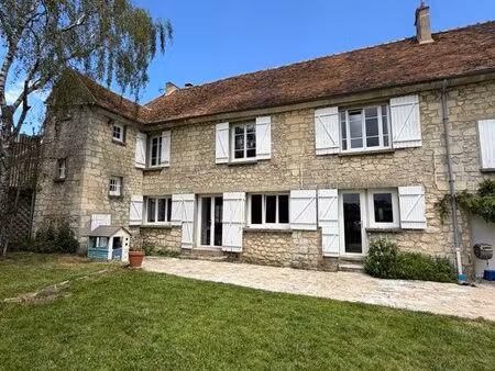 charmante maison dans un village calme et proche de toutes commodités