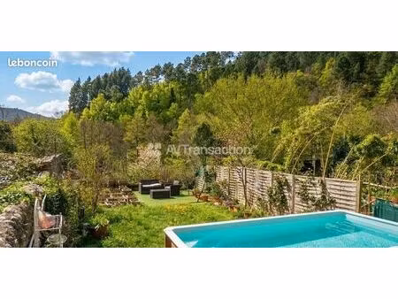 maison familiale et jardin