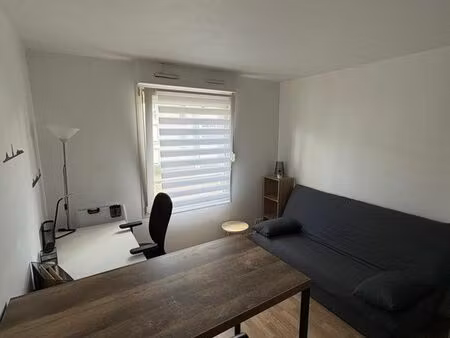 à louer : studio meublé à bruz (16 m²) charmant studio meublé de 16 m² situé à bruges  à p