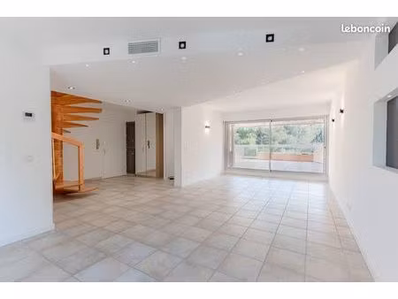 villeneuve-lès-avignon – duplex climatise de 120 m² avec terrasses  garage et parking