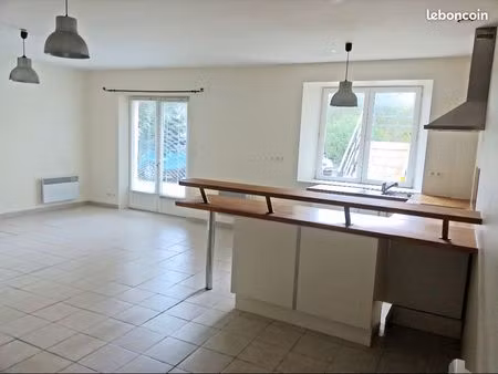 t3 72 m2 dans longère en pierre