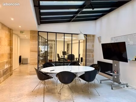 bureaux rénovés par architecte au pied du tram