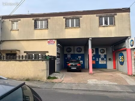 local commercial avec contrôle technique automobile et appartement