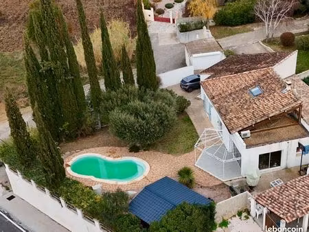 villa familiale avec vue imprenable  sans vis à vis  piscine et jardin méditerranéen