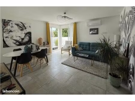 maison meublée 75 m2 - 3 chambres  jardin  piscine et parking - septembre à juin