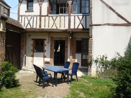 appartement 2° étage plein centre de brezolles