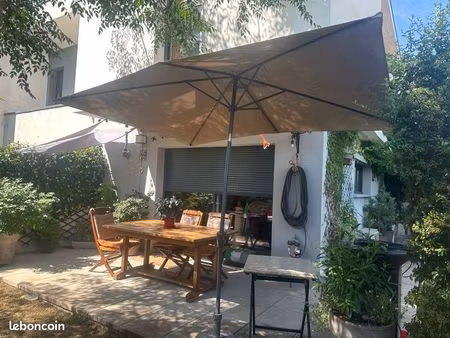 vends maison contemporaine dans un cadre privatif et paisible