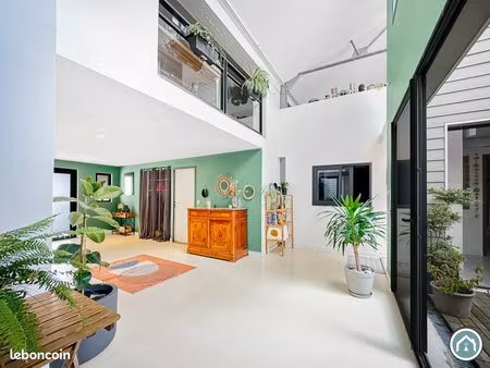 loft/atelier/surface 6 pièces 285 m²