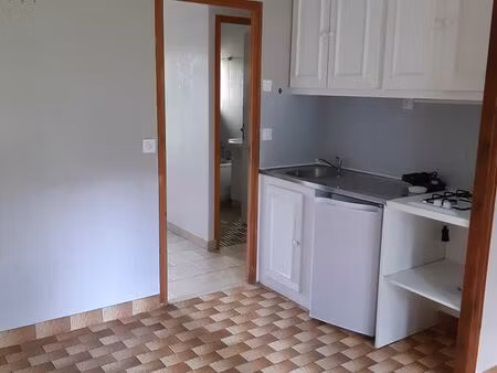 studio 25m²  275+67charges chauffage compris