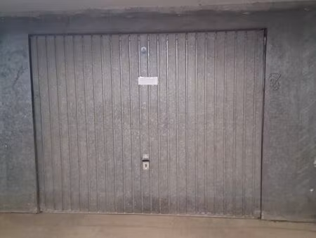 particulier garage 25 m² sécurisé