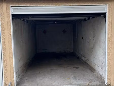 location parking/box fermé