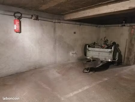 parking/garage couvert et fermé figuerolle