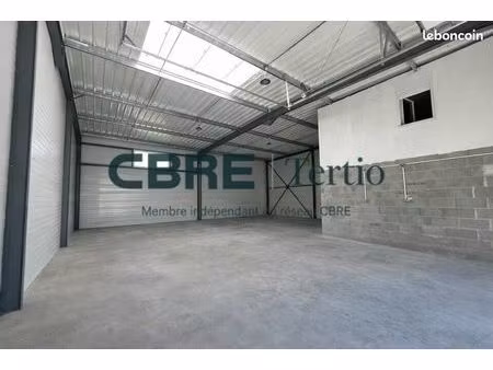 local d'activite 190 m² monts