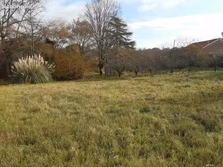 terrain 900 m² salignac