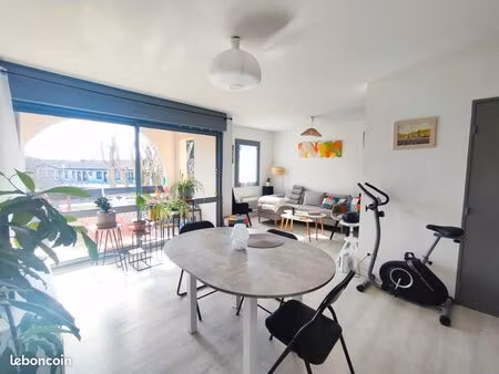 t3 lumineux avec balcon  garage et cave – commerces à pied