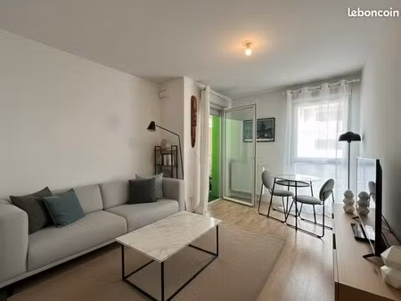 t2 de 40 m² avec loggia et parking – résidence récente sécurisée – cenon limite bordeaux b