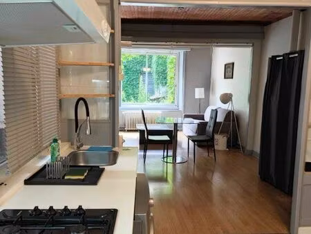 champagnole centre grand studio 35m2 rénové meublé