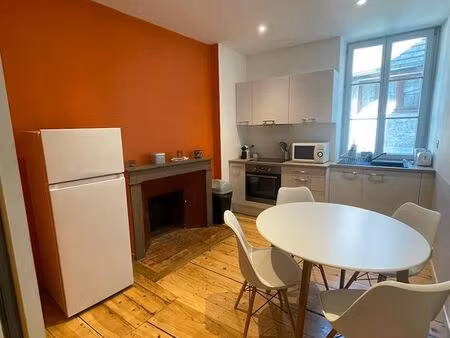 t2 meublé 42 m² – hyper-centre de lons-le-saunier
