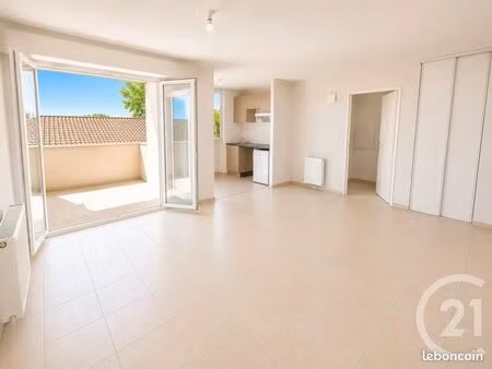 appartement t2 + 2 parkings