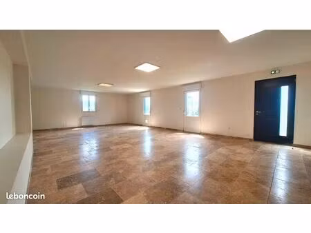 appartement 3 pièces 158 m²