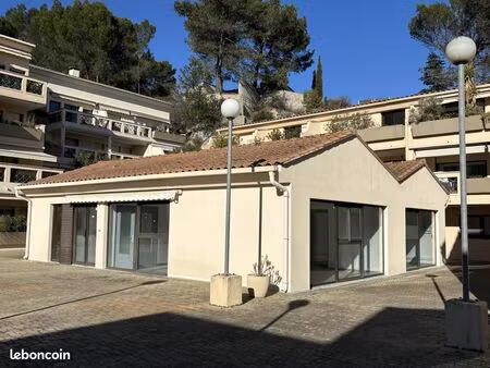 local 124 m²