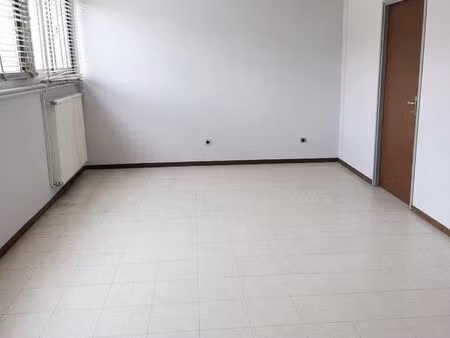 local professionnel 46 m² – nîmes