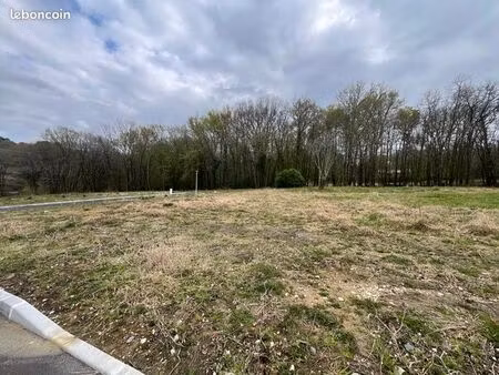 terrain 830 m² bonnetan