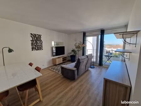 superbe t3 meublé à cergy-le-haut - confortable  lumineux et chaleureux