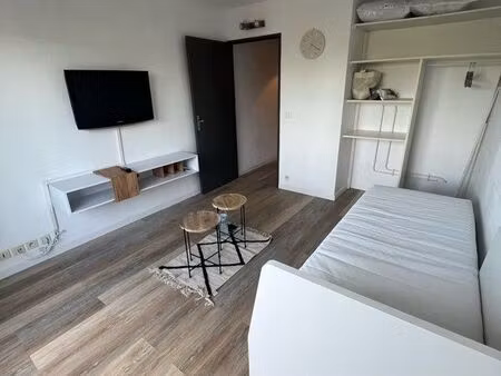 location studio meublé