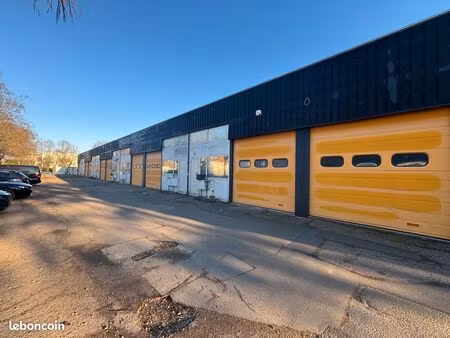 local d'activités / entrepôt de 100 m² disponible immédiatement dans la zone industrielle 